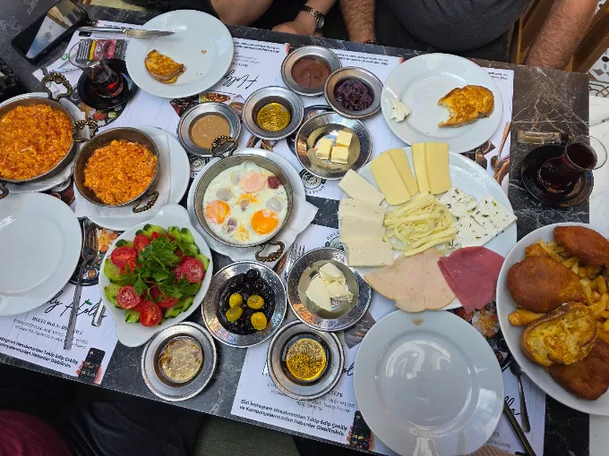 Hafta sonu kahvaltı Holly Hola